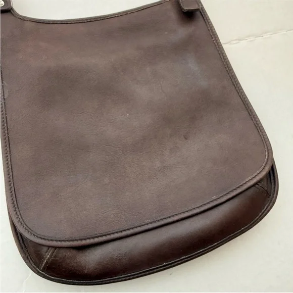 Coach Brown Leather Crossbody Bag with Minimalist Design - Picture 8 of 11